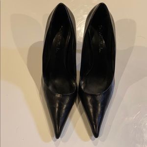 Gabriella Rocha black leather pumps